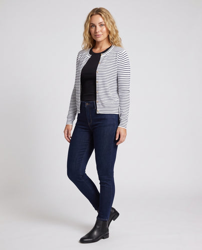 Damen Gestreifte Feinripp‑Strickjacke mit Rundhals und Perlmuttknöpfen Nord Taschen