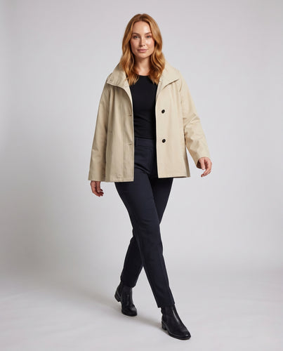 Damen Leichte Boxy‑Kurzjacke mit hohem Stehkragen, Raglanärmeln und Eingrifftaschen Nord Taschen