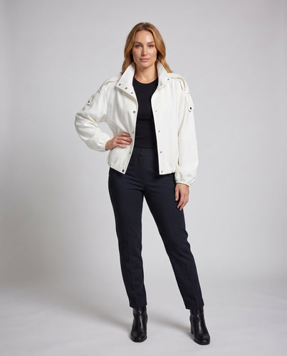 Damen Leichte Cropped Bomberjacke mit hohem Stehkragen, Schulterklappen und Druckknopfleiste Nord Taschen