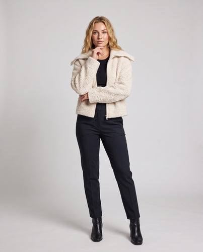 Damen Kurzgeschnittene Teddyjacke mit übergroßem Umlegekragen und durchgehendem Reißverschluss Nord Taschen