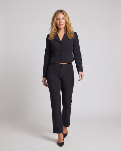 Damen Kurzgeschnittener taillierter Blazer mit Wiener Nähten und durchgehender Knopfleiste Nord Taschen