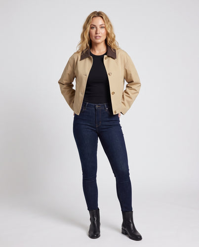 Damen Kurzjacke im Boxy‑Cut mit kontrastierendem Cordkragen und sichtbarer Knopfleiste Nord Taschen