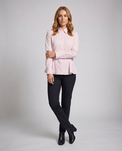 Damen Leichte taillierte Hemdblusenjacke mit verdeckter Knopfleiste und Pattentaschen Nord Taschen