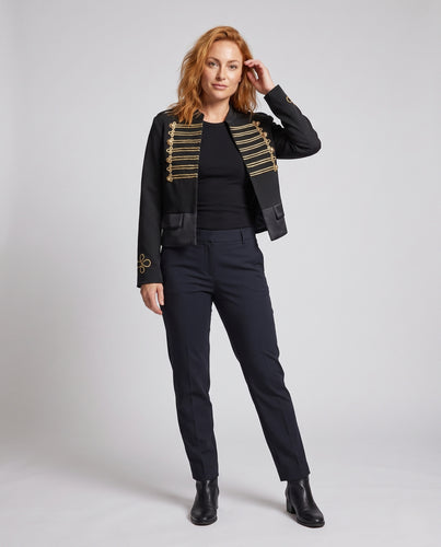 Damen Militärisch inspirierte Cropped-Jacke mit goldener Kordelverzierung und Stehkragen Nord Taschen
