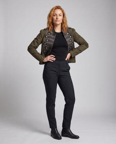 Damen militärisch inspirierte Kurzjacke mit Zierkordeln, Epauletten und Stehkragen Nord Taschen