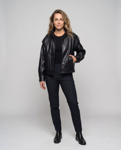 Damen Oversize-Lederjacke mit Stehkragen, Schulterlaschen und minimalistischer Nahtführung Nord Taschen
