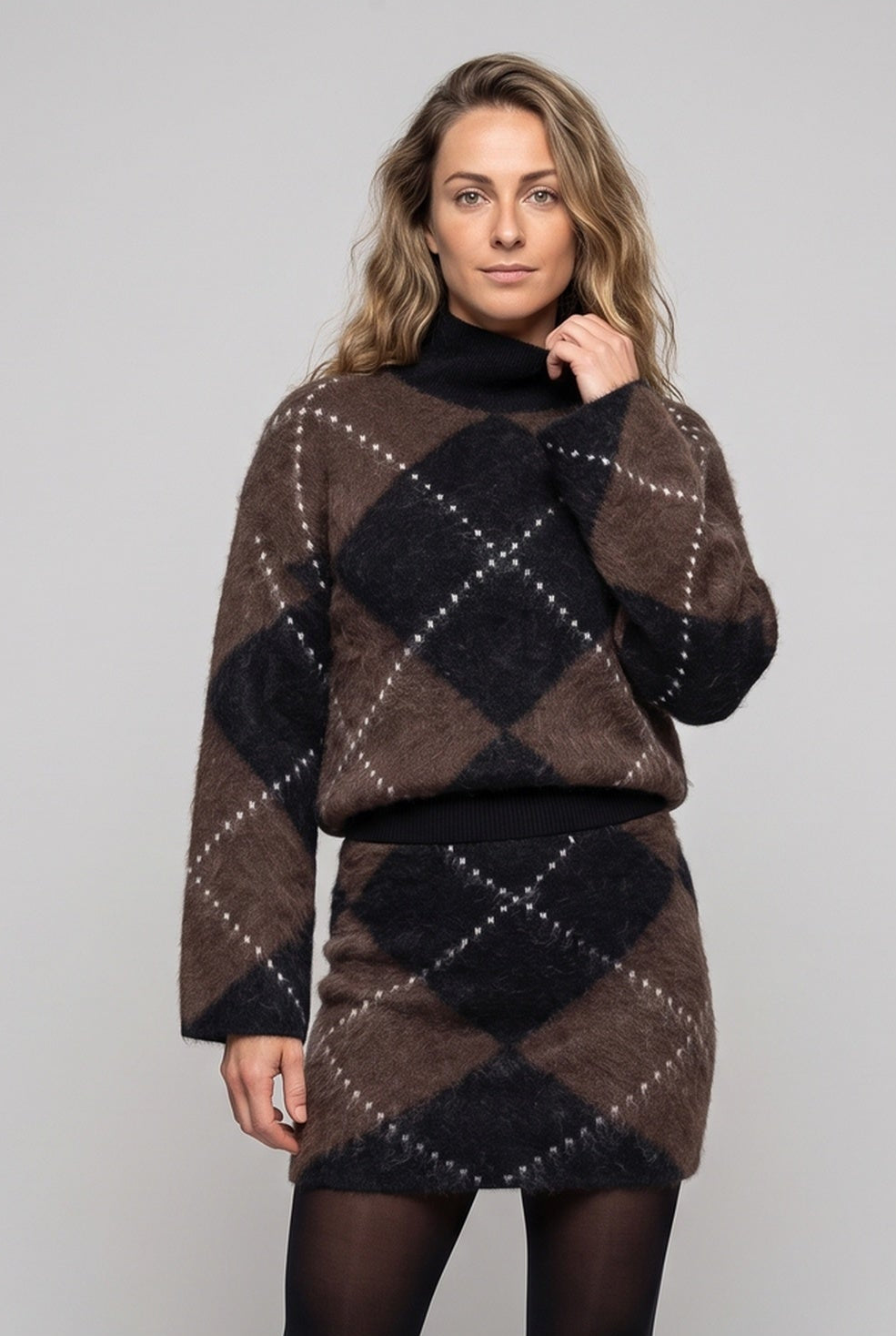 Damen Oversize-Strickpullover mit Argyle‑Karomuster und Stehkragen Nord Taschen
