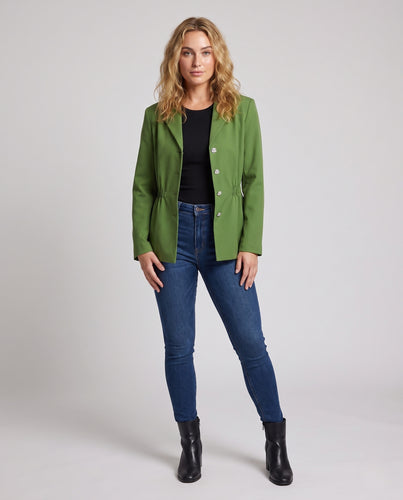 Damen Taillierte Blazerjacke mit Taillenraffung, Reverskragen und Zierknöpfen Nord Taschen