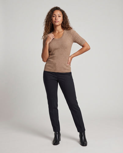 Damen Tailliertes Kurzarm-Rippstricktop mit U-Boot-Ausschnitt Nord Taschen