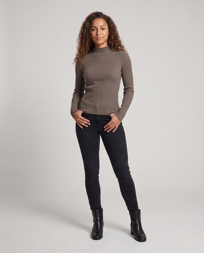 Damen Feiner gerippter Stehkragenpullover mit schmaler Silhouette und langen Ärmeln Nord Taschen