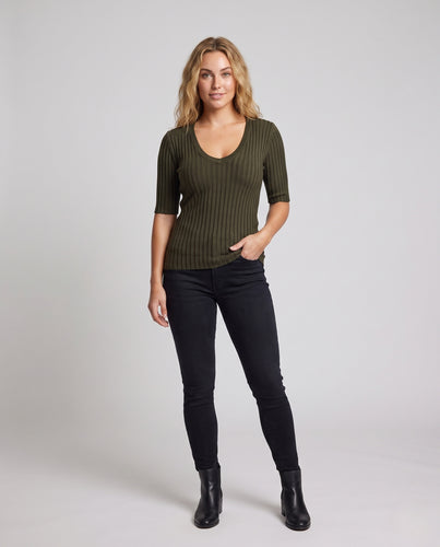 Damen Feinstrick-Top mit breitem Rippenmuster und tiefem V‑Ausschnitt Nord Taschen
