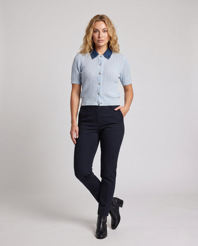 Damen Kurzärmeliger Zopfmuster-Cardigan mit Kontrast-Jeanskragen Nord Taschen