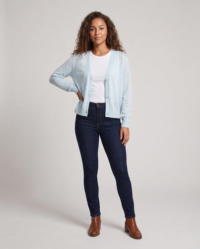 Damen Leichter Feinstrick-Cardigan mit V-Ausschnitt, kastiger Cropped-Silhouette und drei Knöpfen Nord Taschen