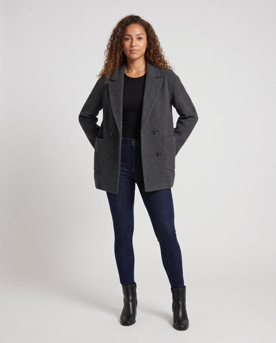 Damen Doppelreihiger Boxy Wollmix‑Kurzmantel mit überschnittener Schulter und aufgesetzten Taschen Nord Taschen