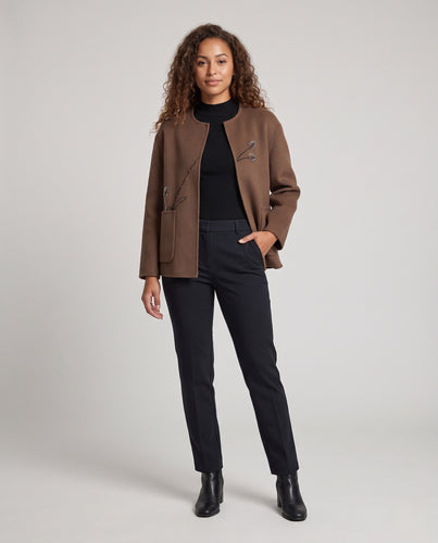 Damen kragenloser Wollmix‑Kurzmantel mit zarter Perlenstickerei und aufgesetzten Taschen Nord Taschen