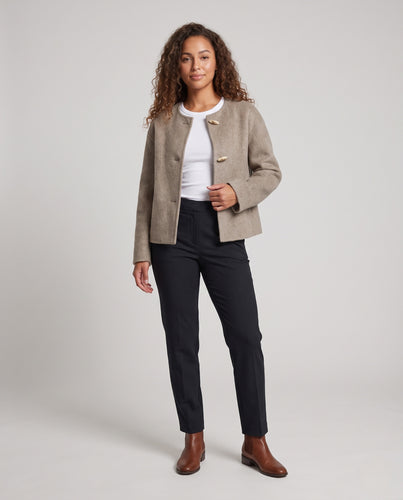 Damen Kurzboxy-Wollmix-Jacke mit rundem Ausschnitt und Knebelverschluss Nord Taschen