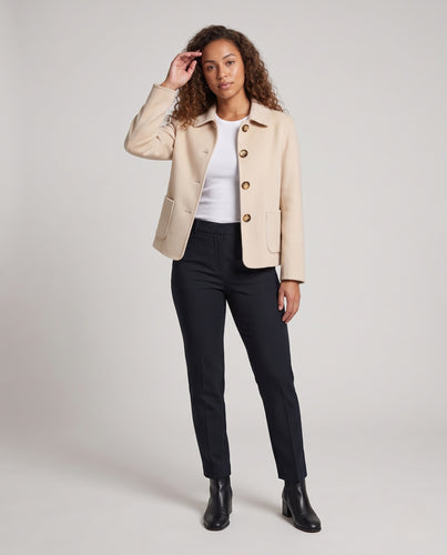 Damen Kurze Boxy‑Wollmix‑Jacke mit Hemdkragen und markanten Knöpfen Nord Taschen