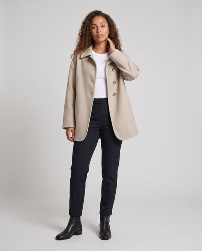 Damen Kurzmantel im Boxy‑Schnitt mit asymmetrischer Knopfleiste und abgerundetem Saum Nord Taschen