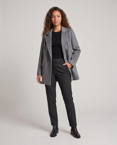 Damen Midilanger taillierter Wollmix‑Blazer mit Reverskragen und Pattentaschen Nord Taschen