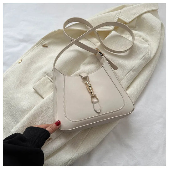Nord Taschen | Umhängetasche für Damen - Schlichte Schultertasche mit stilvollem Design und praktischer Schnalle