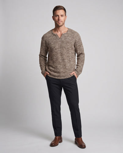 Herren Oversize-Feinstrickpullover mit V-Notch und feiner Ringelstruktur Nord Taschen