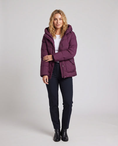 Damen Thermo-Steppjacke mit Kapuze, taillierter Nahtführung und dekorativen Pattentaschen Nord Taschen