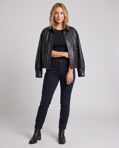 Damen verkürzte Worker‑Jacke aus veganem Leder mit Hemdkragen und Kordelzugsaum Nord Taschen