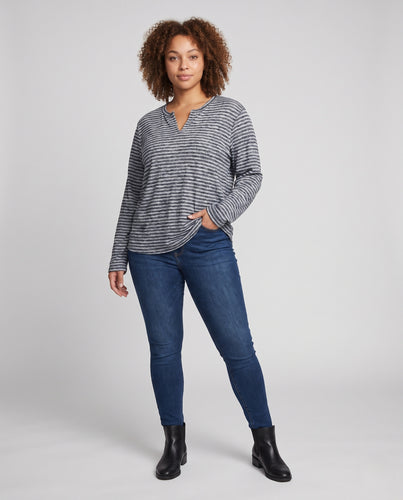 Damen Oversize-Strickpullover mit Henley-Ausschnitt, gerippter Struktur und Daumenloch-Ärmeln Nord Taschen