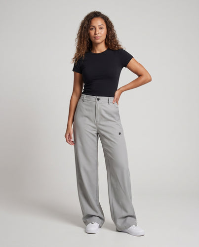 Damen Extraweite High‑Waist Palazzohose mit elastischem Seitenbund, verdeckter Verschluss und minimalistischer Logostickerei Nord Taschen