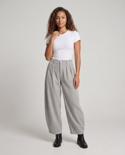 Damen Hochtaillierte Culotte‑Hose mit Ballonbein und feiner Nadelstreifenstruktur Nord Taschen