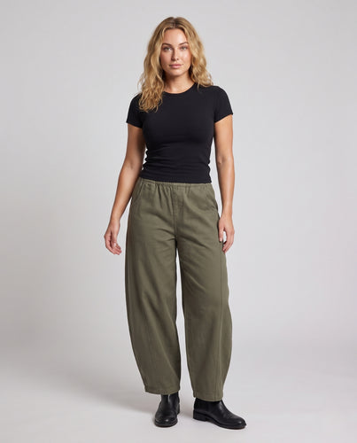 Damen weite Canvas-Hose mit hohem Bund und Teilungsnähten Nord Taschen