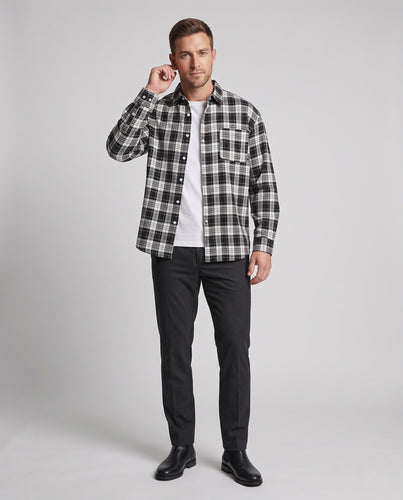 Unisex Locker geschnittenes Karo‑Flanellhemd mit Brusttasche, abgerundetem Saum und weicher Baumwoll‑Blend Nord Taschen