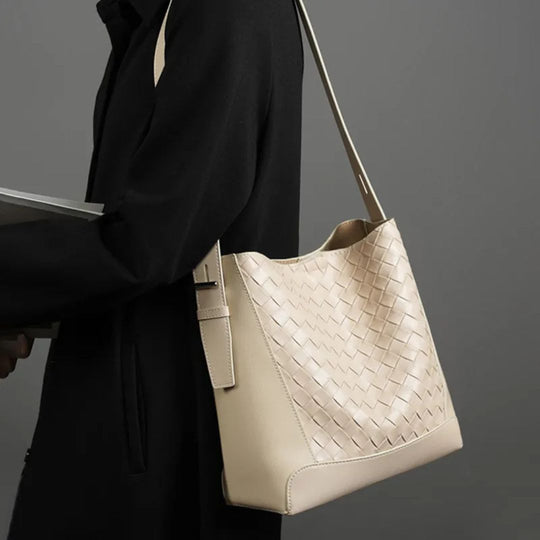 Nord Taschen | Umhängetasche für Damen - Modische Schultertasche mit geflochtenem Design und verstellbarem Riemen