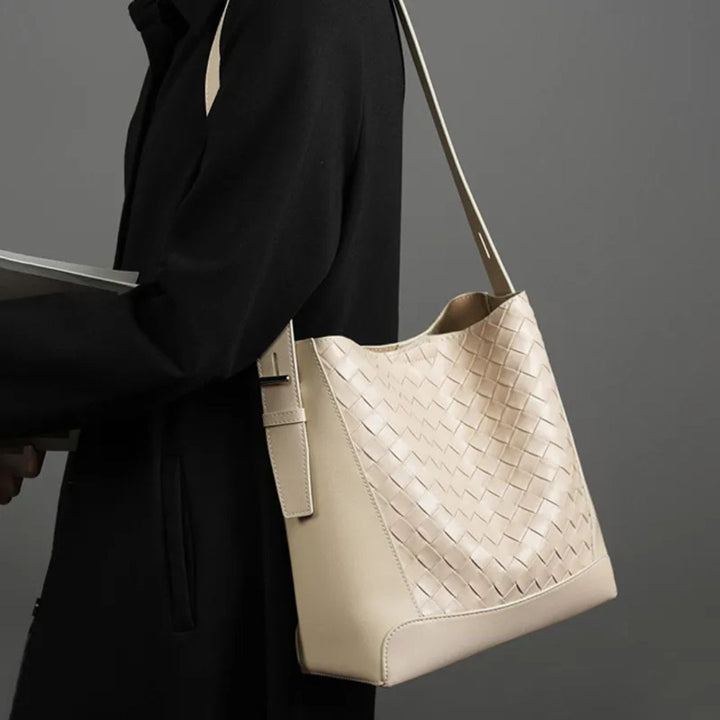 Nord Taschen | Umhängetasche für Damen - Modische Schultertasche mit geflochtenem Design und verstellbarem Riemen