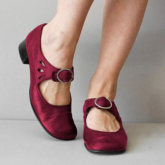 Klassische orthopädische Schuhe mit runder Spitze