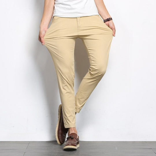 Schöne moderne Chinos