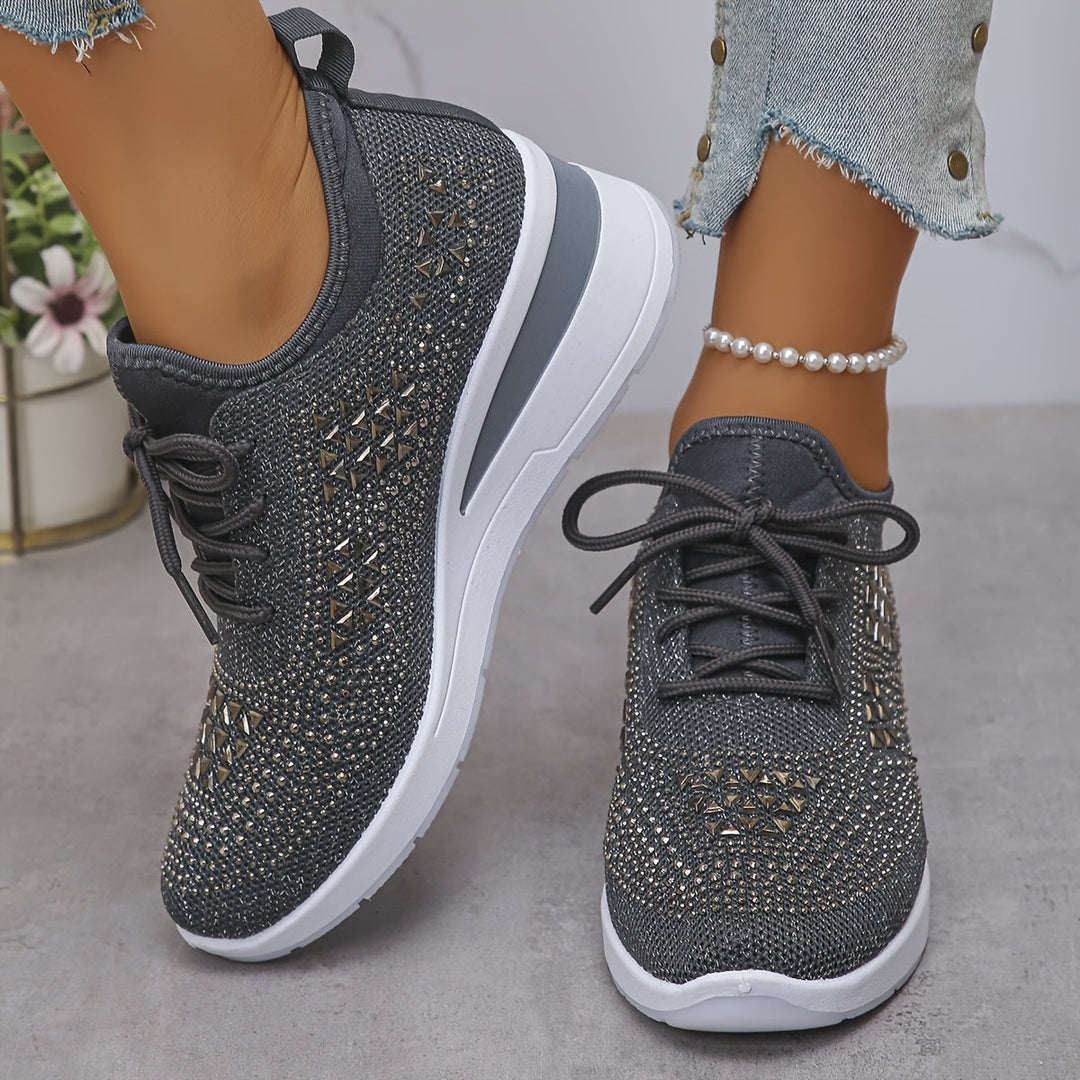 Elegante Sneakers mit Strasssteinen