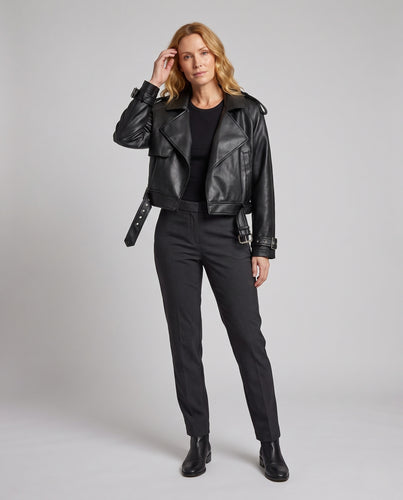 Damen Kurzjacke im Trench‑Bikerstil aus Kunstleder mit Schulterklappen und Taillengürtel Nord Taschen