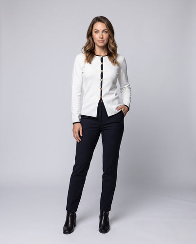 Damen Figurbetonte Feinstrick-Cardigan mit seitlichem Schlitz und Kontrastpaspel Nord Taschen