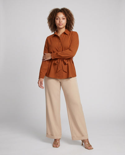 Damen Taillierte Hemdbluse mit Schößchen, Bindegürtel und Knopfleiste Nord Taschen
