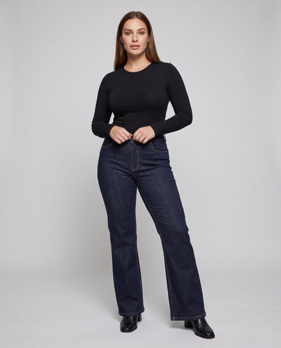 Damen Gerade geschnittene Raw‑Denim Jeans mit vertikaler Naht und cleanem Finish Nord Taschen