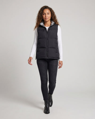Damen Gepolsterte Steppweste mit integriertem Kapuzen-Layer und karierter Krageninnenseite Nord Taschen