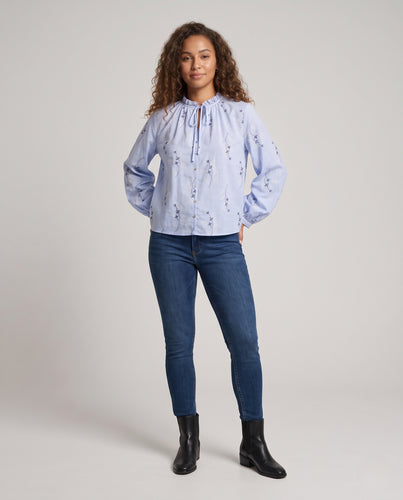 Damen Bestickte Baumwollbluse mit Stehkragen, Knopfleiste und Bindeband Nord Taschen