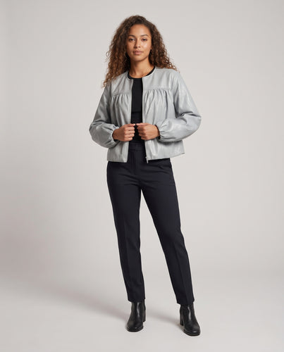 Damen Blousonjacke aus Kunstleder mit Ballonärmeln, geraffter Passe und Reißverschluss Nord Taschen