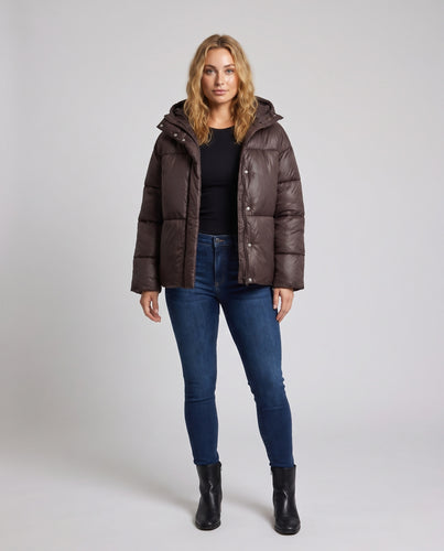 Damen Kurz geschnittene Oversize-Steppdaunenjacke mit hoher Kapuze und verdeckter Druckknopfleiste Nord Taschen