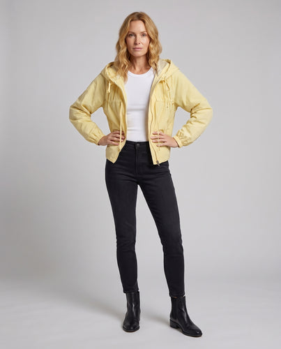 Damen leichte Kapuzen‑Windjacke mit Tunnelzug, geraffter Taillenpartie und Reißverschluss Nord Taschen