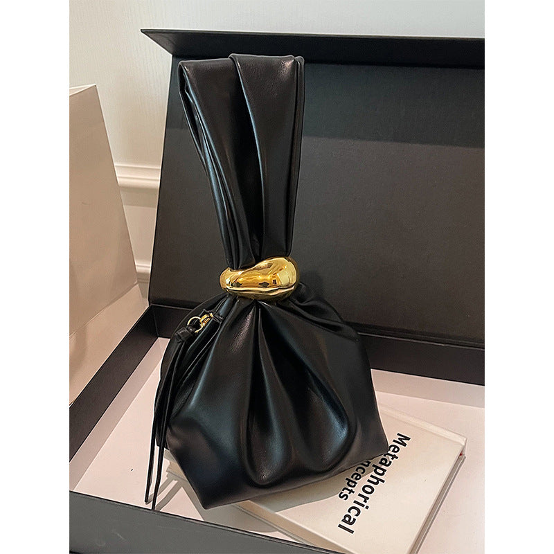 Nord Taschen | Vegane Leder Raffung Clutch Tasche mit goldener Ringgriff