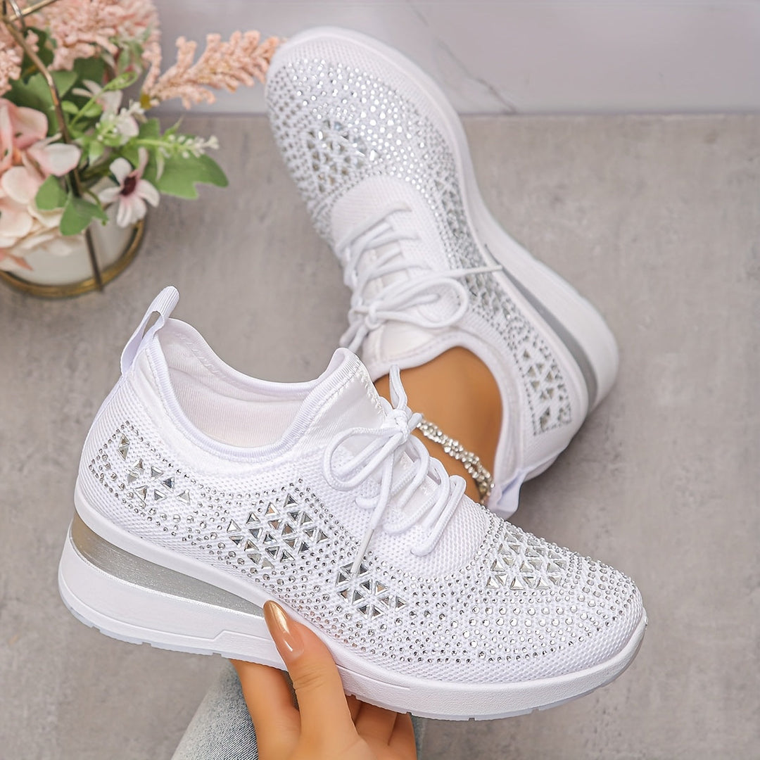Elegante Sneakers mit Strasssteinen