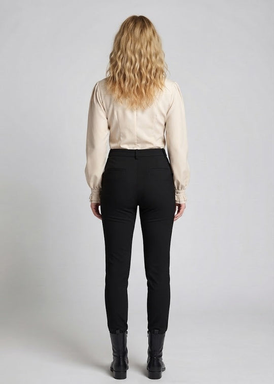 Damen Elegante Rüschenshirt mit hochwertiger Spitze und maßgeschneidertem Schnitt Nord Taschen