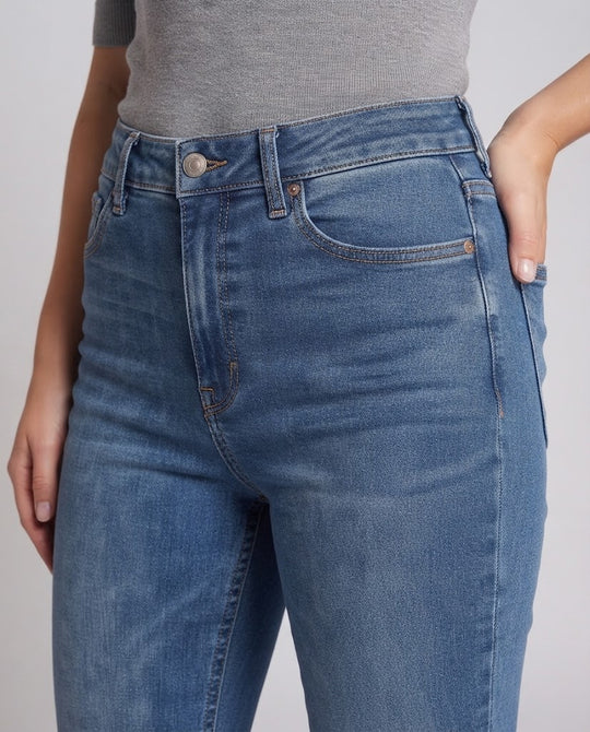 Damen Hochgeschnittene Slim-to-Flare-Jeans mit extra langem Schlag und Five-Pocket Nord Taschen